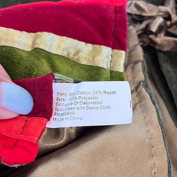 Dillards Trimsetter Velvet Christmas Tree Skirt 60" Round Forest Green Red Tie - Picture 8 of 8